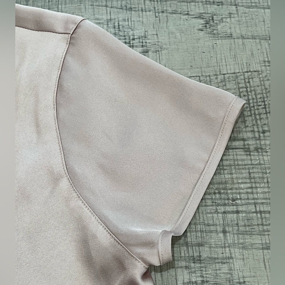 Express Blush Pink Silk Like Short Sleeve Blouse Size Small - Picture 13 of 13